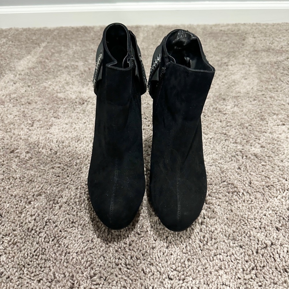 Preloved black heel boots size 7.5